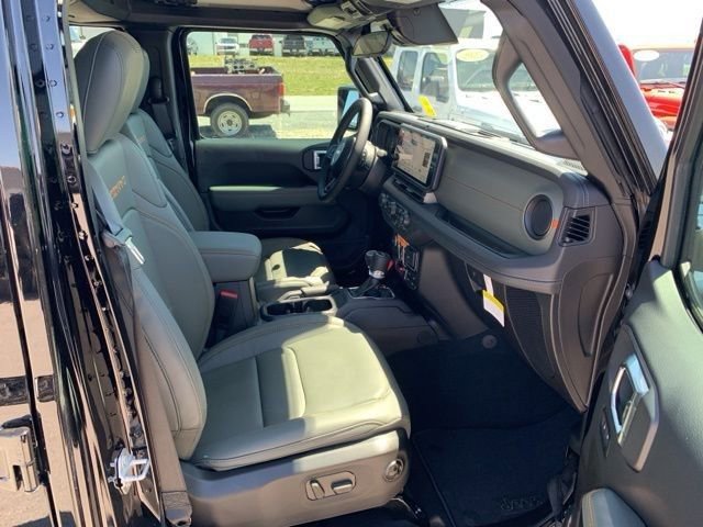Used 2025 Jeep Gladiator Mojave w/ Convenience Group AWD/4WD image 27