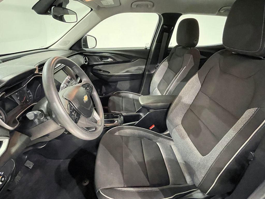 Used 2023 Chevrolet TrailBlazer LS FWD image 3