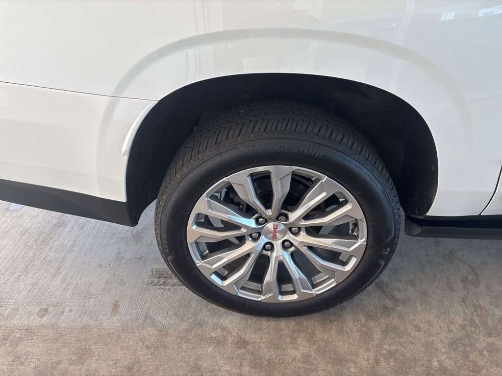 Used 2021 GMC Yukon XL Denali w/ Denali Premium Package AWD/4WD image 12