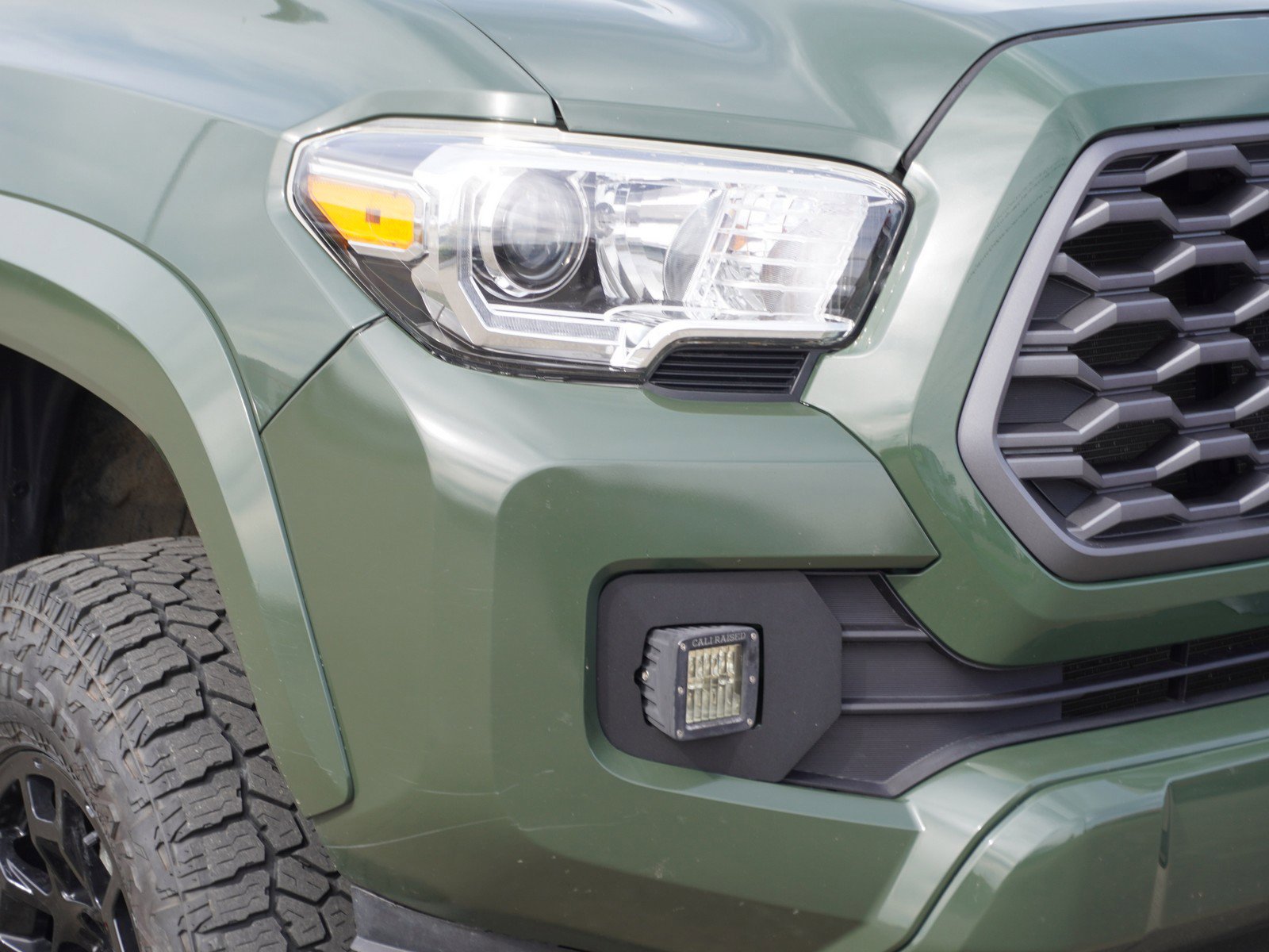 Used 2021 Toyota Tacoma TRD Sport w/ TRD Premium Sport Package image 3