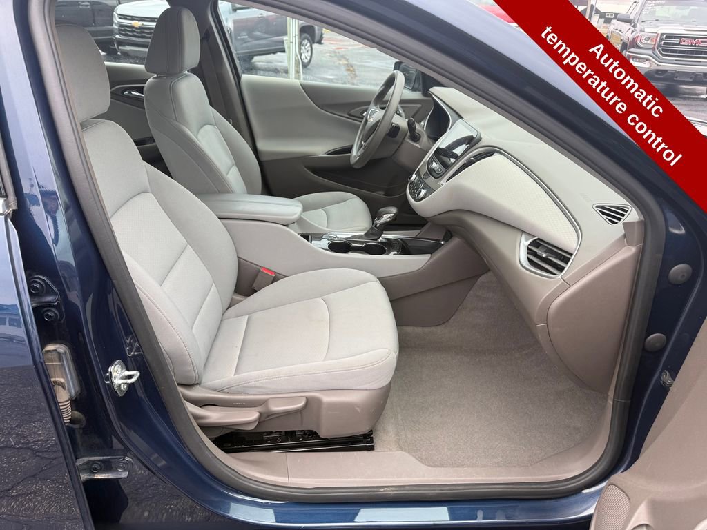 Used 2022 Chevrolet Malibu LT FWD image 35