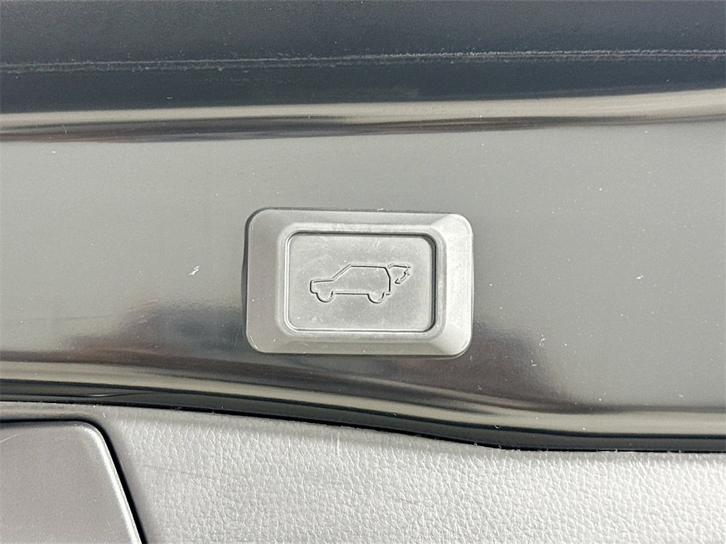 Used 2022 Toyota RAV4 Limited image 7