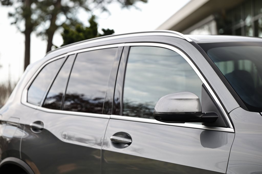 Used 2025 BMW X5 sDrive40i w/ Climate Comfort Package image 3