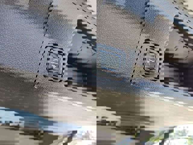 Used 2022 GMC Acadia AT4 w/ Preferred Package image 8