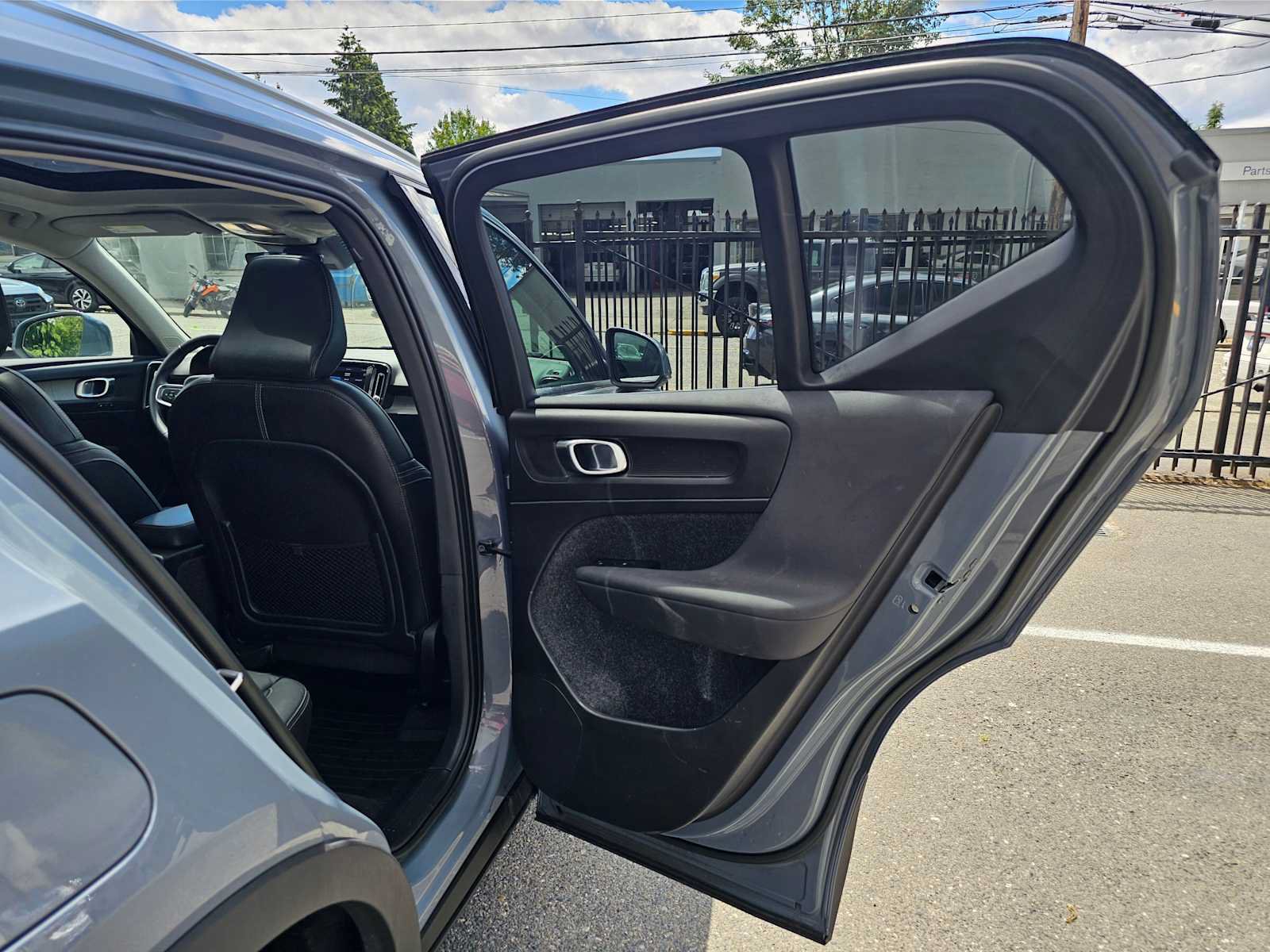 Certified 2023 Volvo XC40 B5 Plus w/ Protection Package Premier AWD/4WD image 13