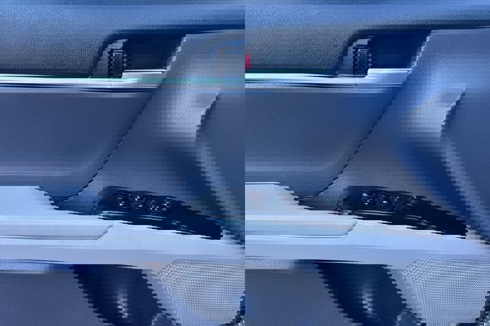 Used 2018 Toyota Camry LE image 12