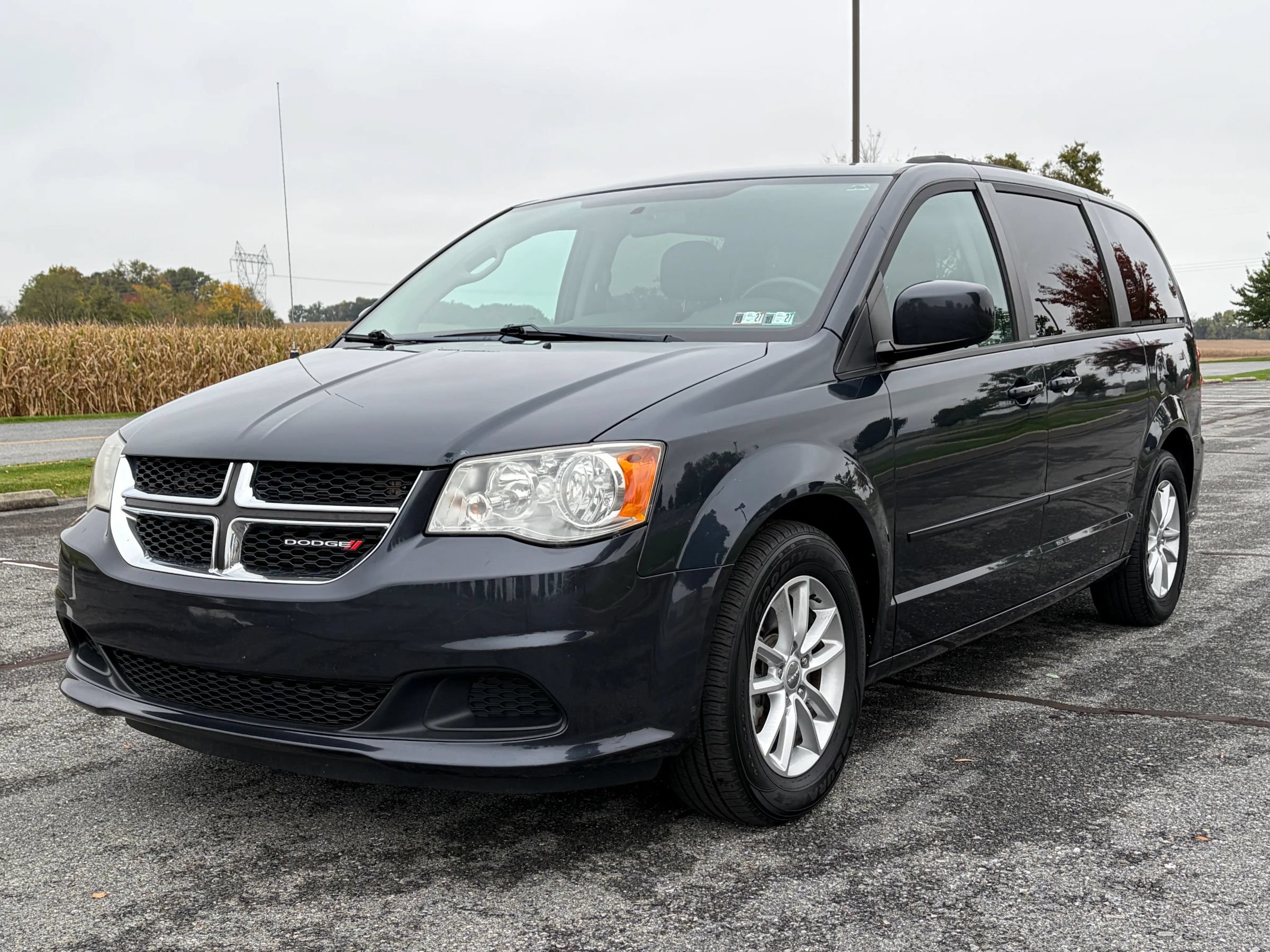 Used 2013 Dodge Grand Caravan SXT w/ Rear Park Assist Pkg FWD image 13