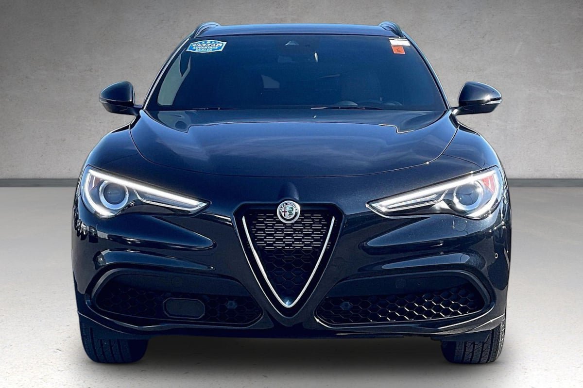 Used 2023 Alfa Romeo Stelvio Ti AWD/4WD image 3