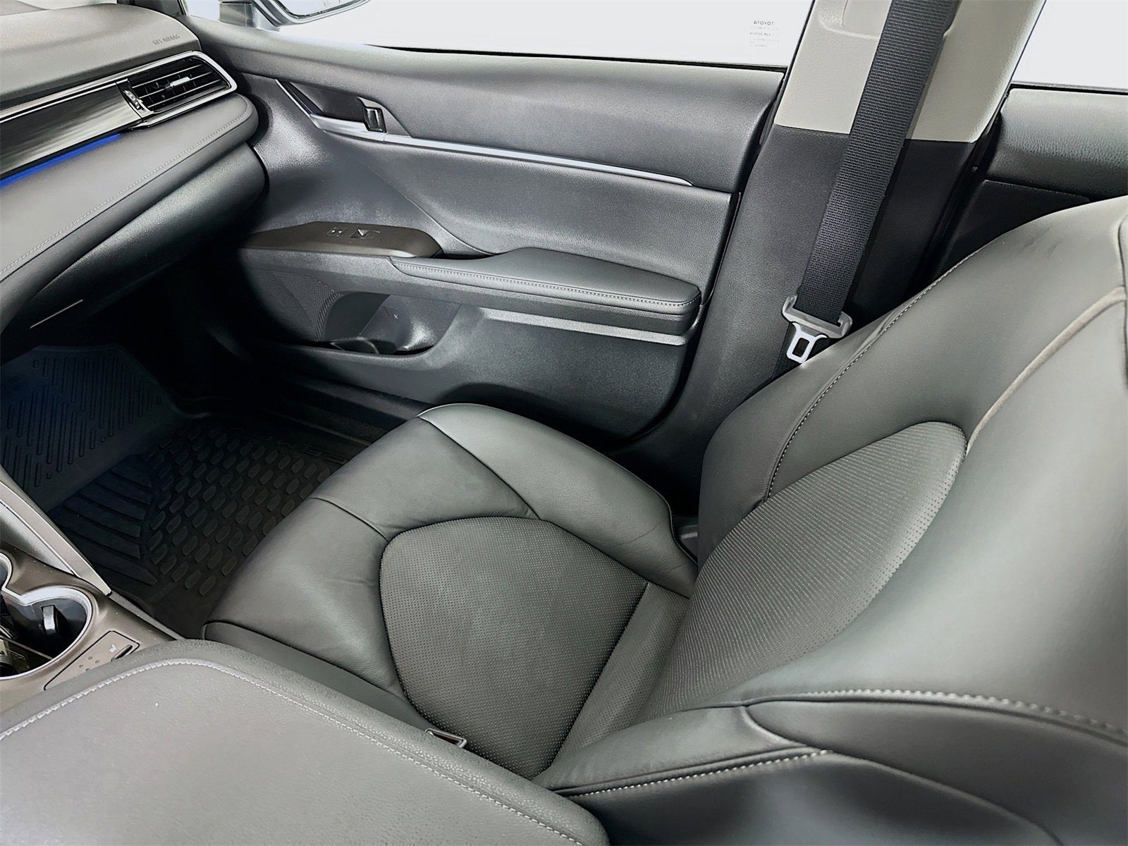 Used 2023 Toyota Camry XLE image 25
