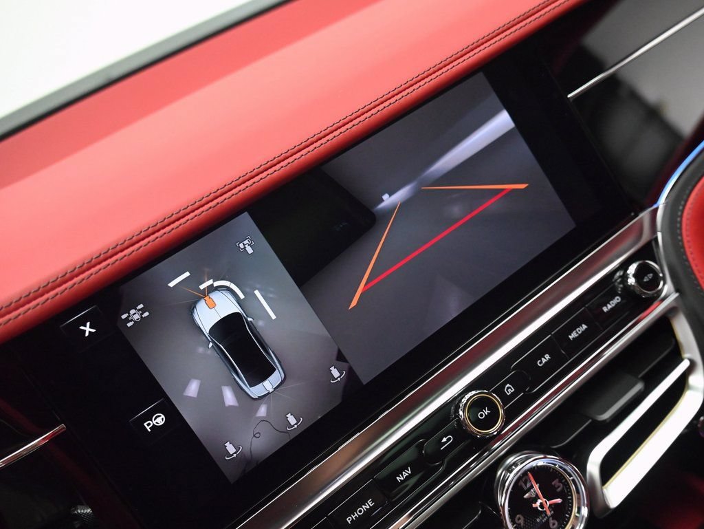 Used 2025 Bentley Flying Spur Plug-In Hybrid AWD/4WD image 17