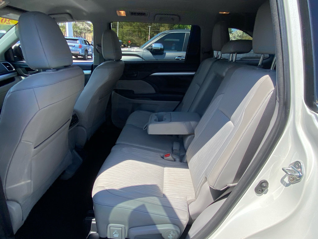 Used 2016 Toyota Highlander Plus image 6