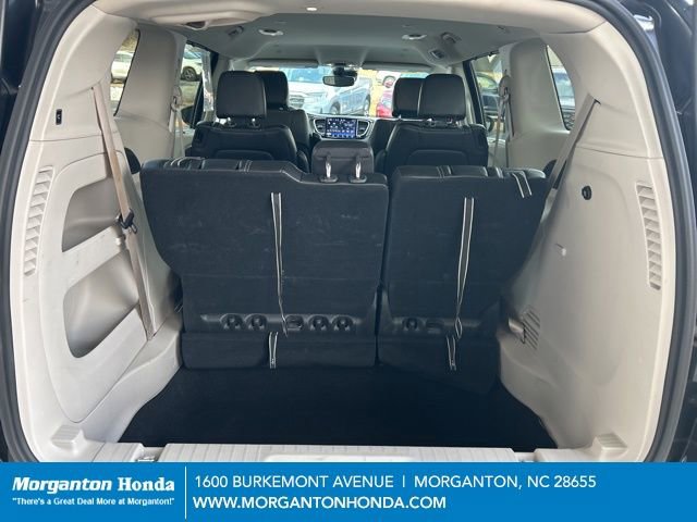 Used 2024 Chrysler Pacifica Touring-L image 31