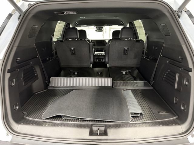 New 2026 Chevrolet Traverse LT w/ LPO, Floor Liner Package image 16