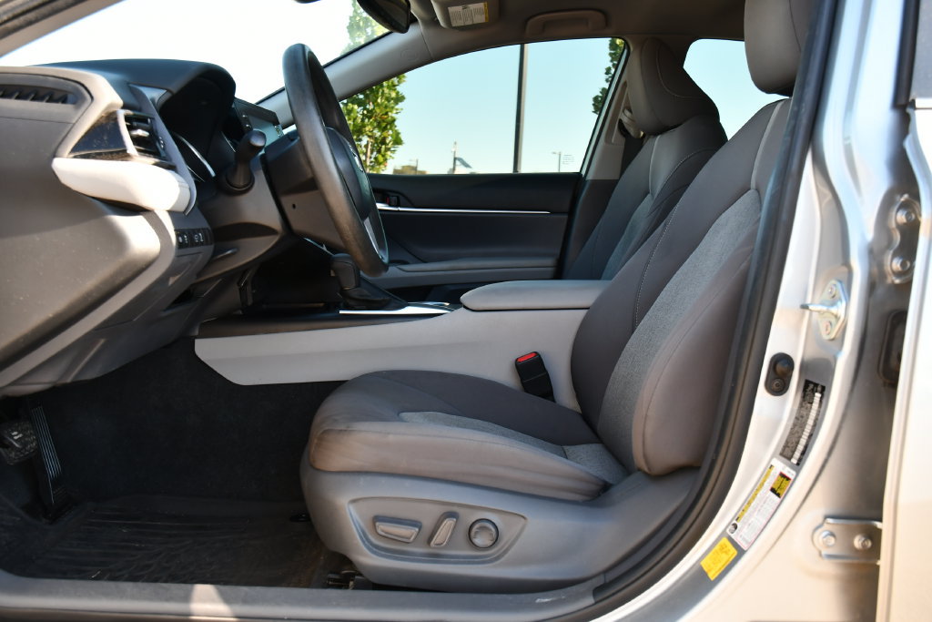 Used 2021 Toyota Camry LE w/ Convenience Package FWD image 18