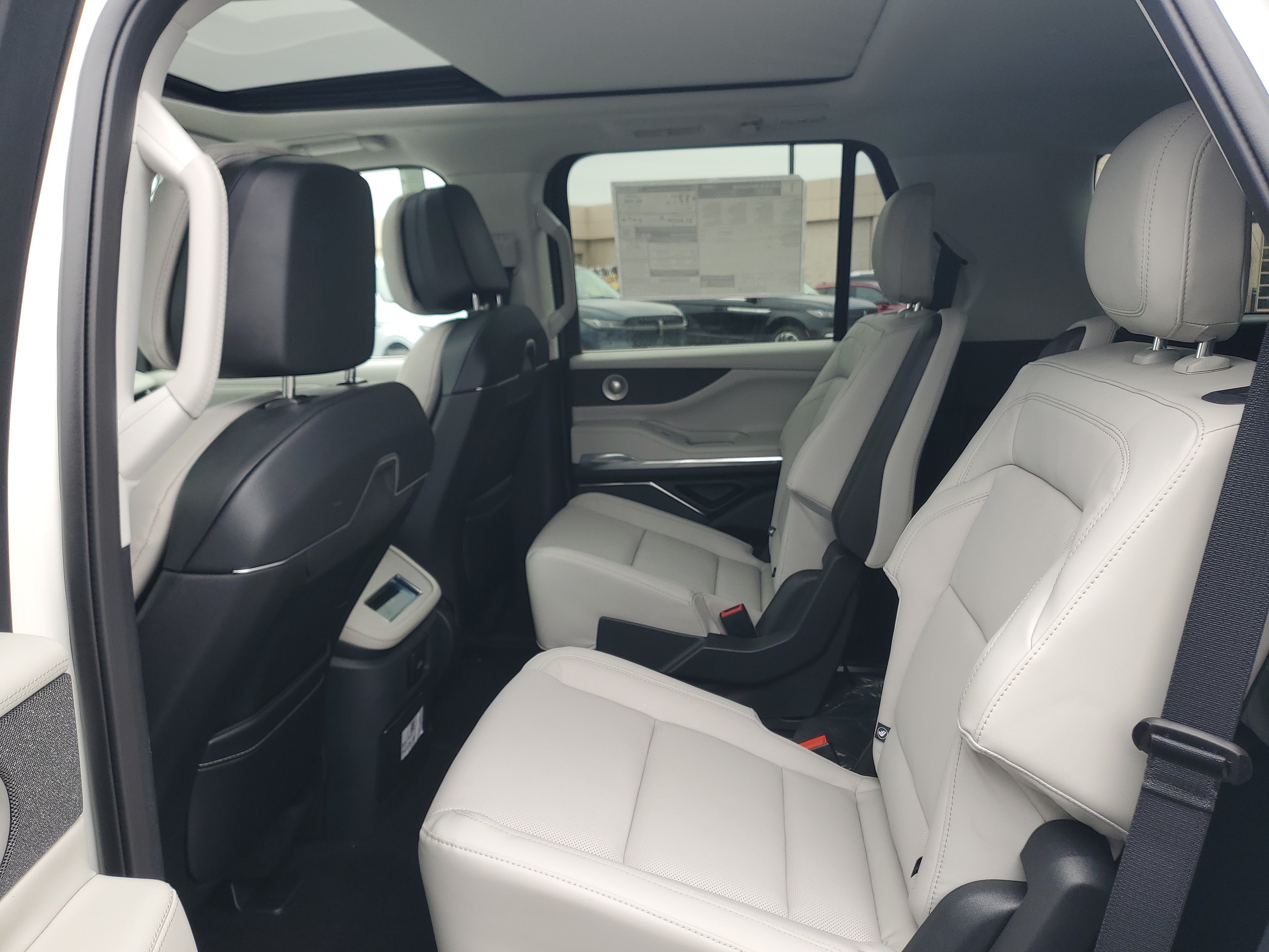 New 2026 Lincoln Navigator Reserve AWD/4WD image 27