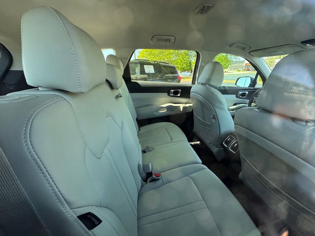 Certified 2025 Kia Sorento S image 4