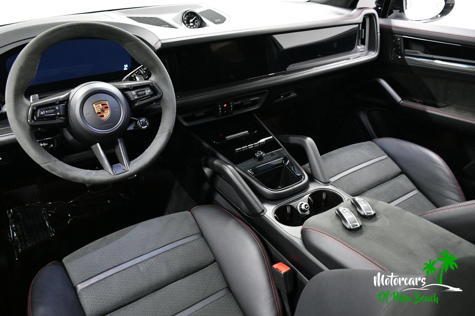 Used 2025 Porsche Cayenne GTS AWD/4WD image 37