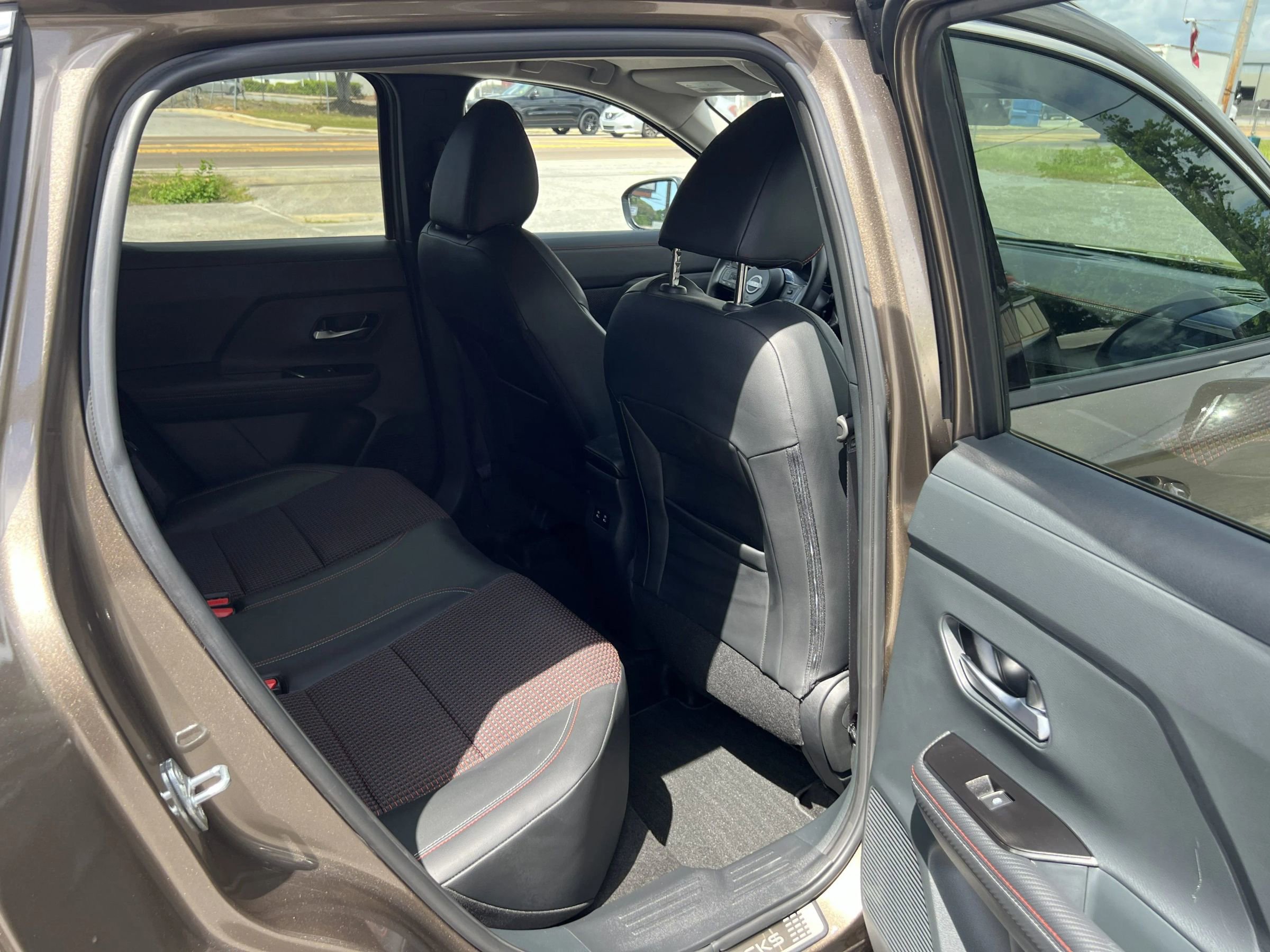 Used 2025 Nissan Kicks SR w/ Illumination Package image 24