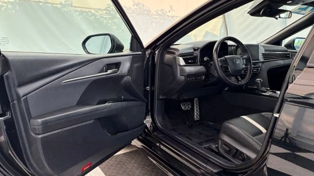 Used 2025 Toyota Camry SE FWD image 28