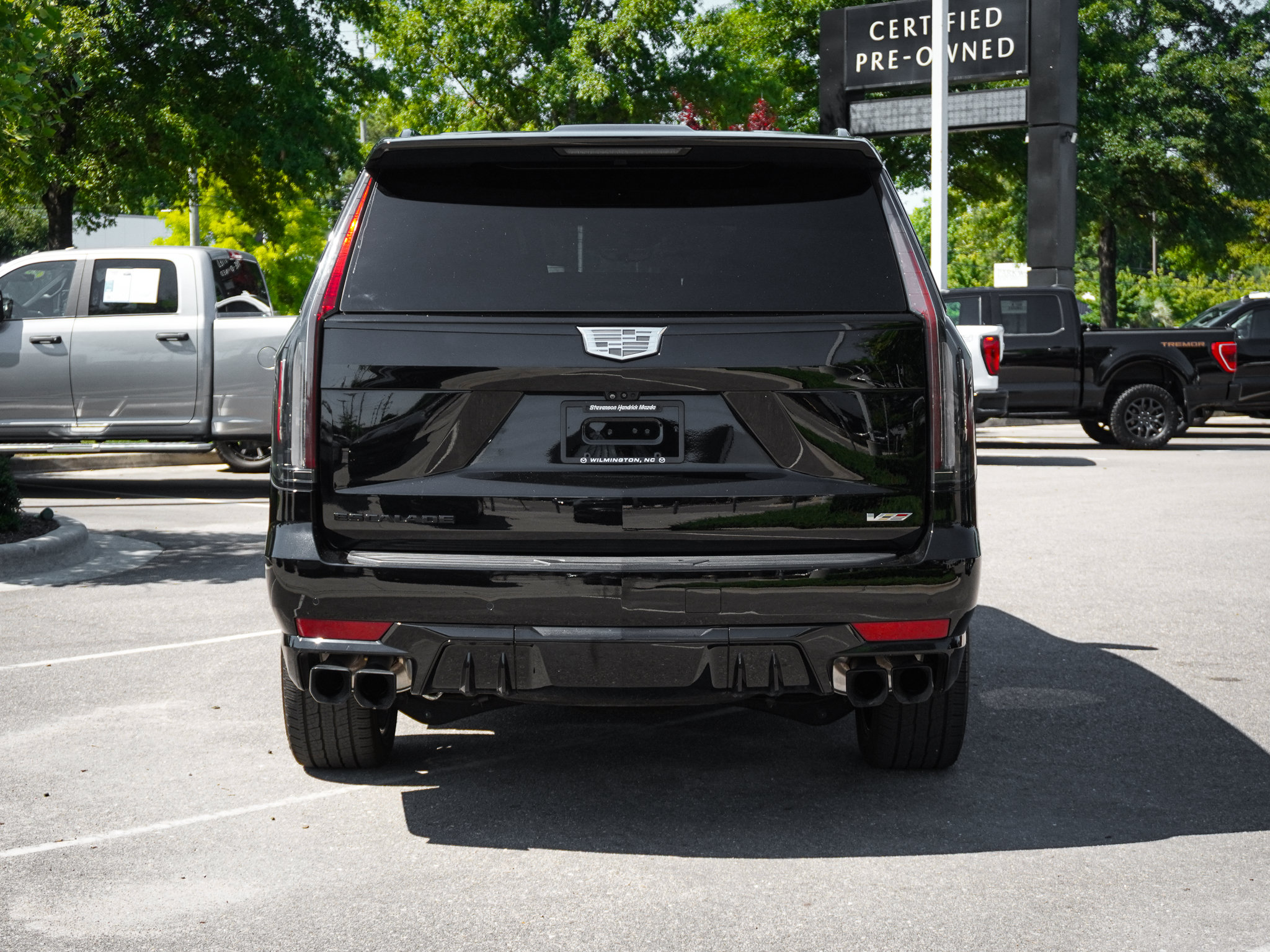 Used 2023 Cadillac Escalade V w/ LPO, ONYX Package AWD/4WD image 9