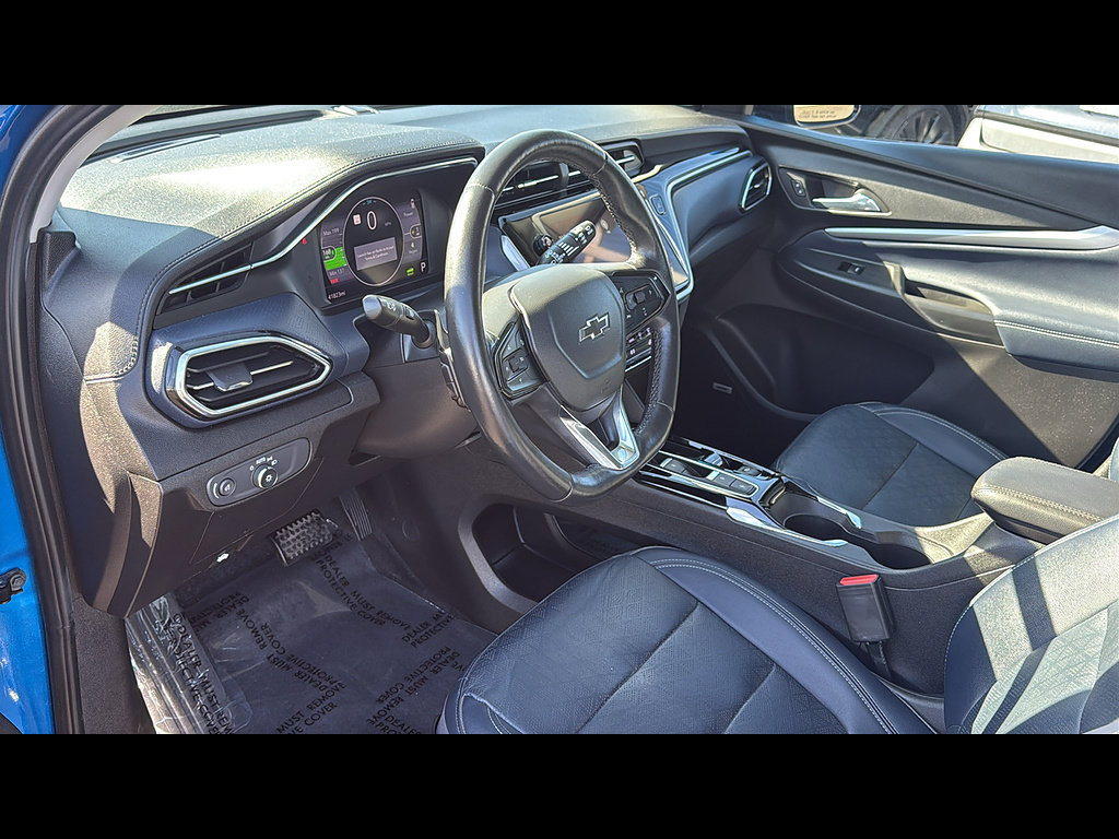 Used 2023 Chevrolet Bolt EUV Premier w/ Sun & Sound Package FWD image 17