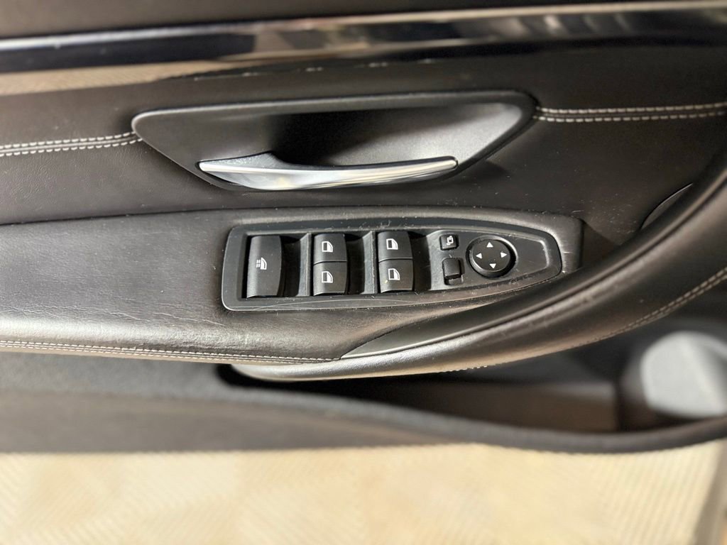 Used 2016 BMW M4 Convertible image 17