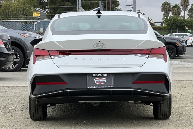 New 2026 Hyundai Elantra SE FWD image 7