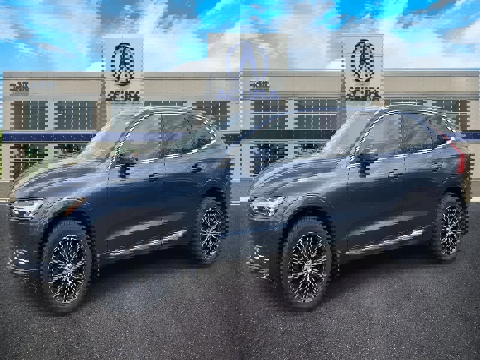 Used 2018 Volvo XC60 T5 Inscription w/ Luxury Seat Package image 2