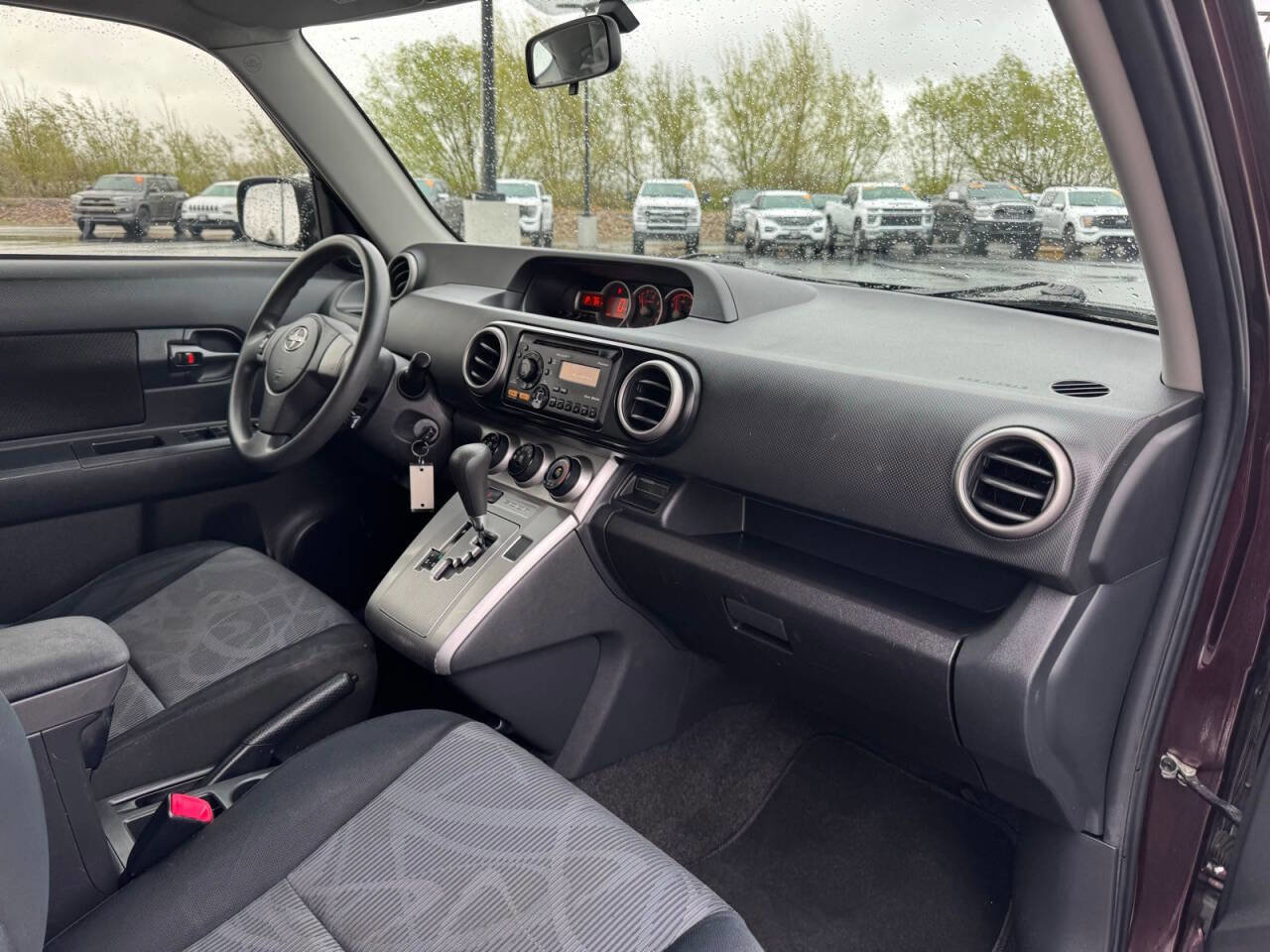 Used 2012 Scion xB FWD image 30