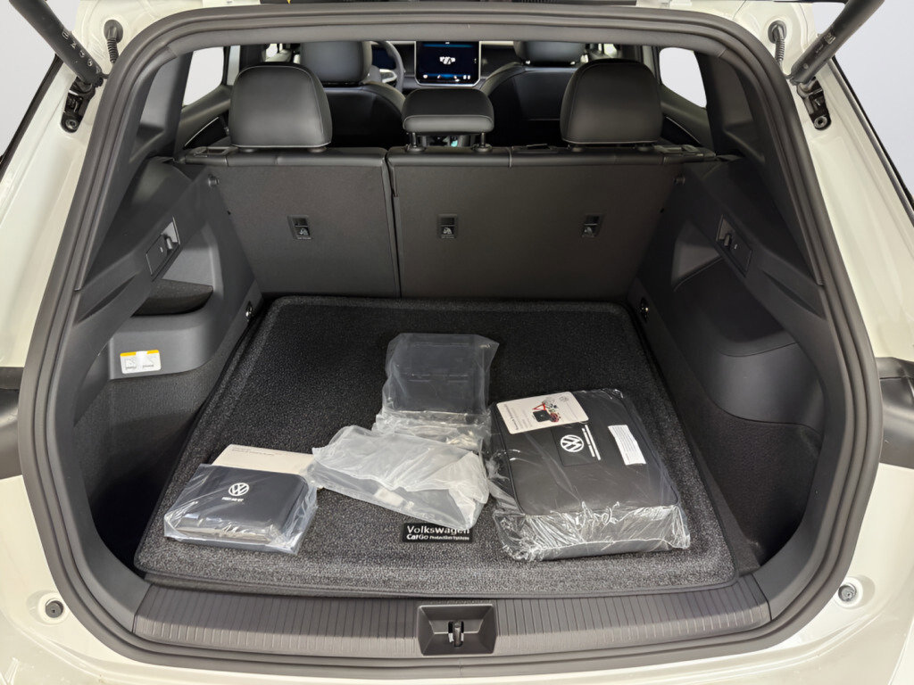 Certified 2025 Volkswagen Tiguan SE R-Line AWD/4WD image 9