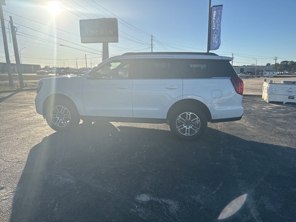 Used 2025 Ford Expedition Active image 11