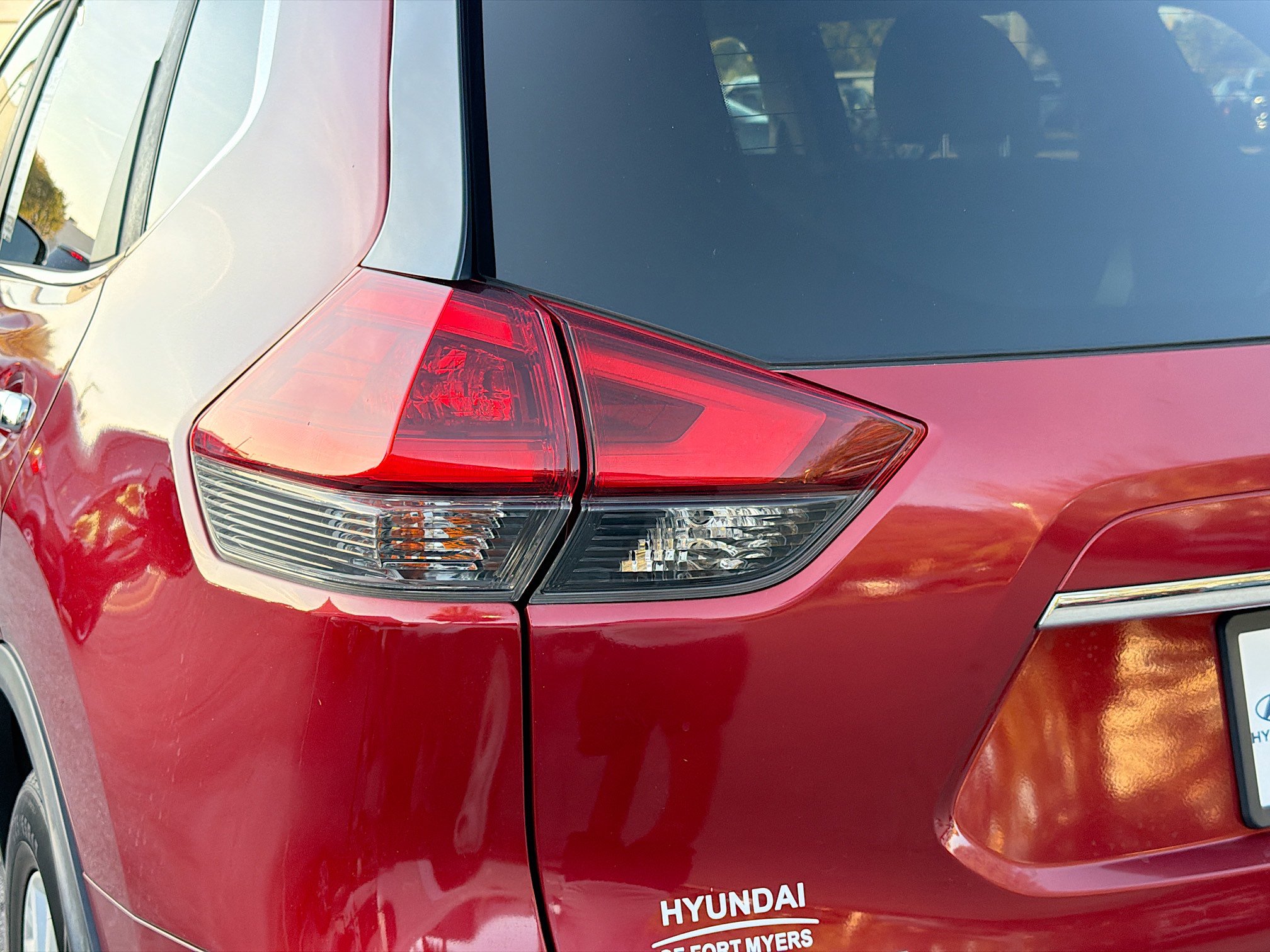 Used 2018 Nissan Rogue SV w/ Sun & Sound Touring Package image 10