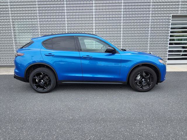 Used 2025 Alfa Romeo Stelvio Sprint AWD/4WD image 7