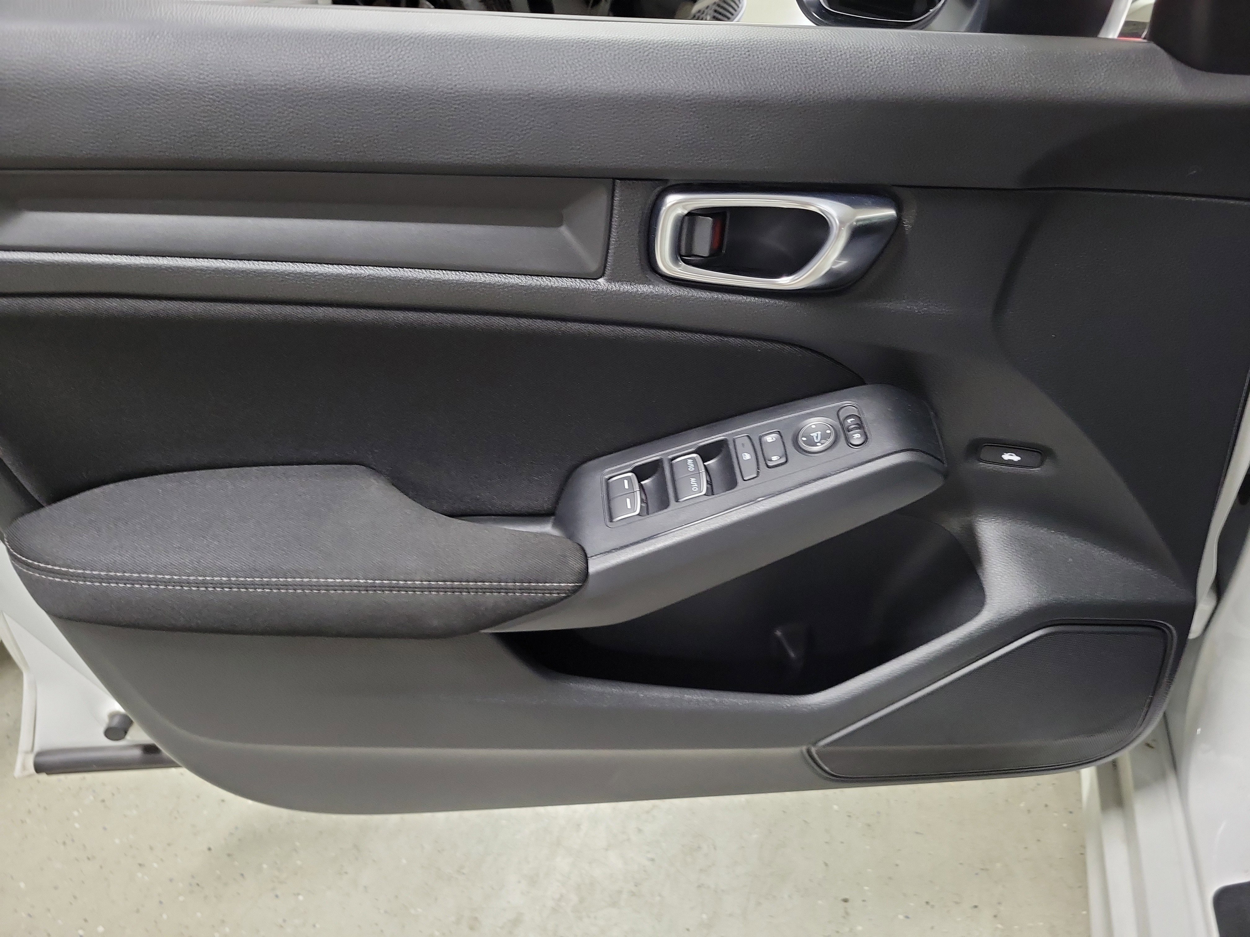 Used 2025 Honda Civic Sport image 16