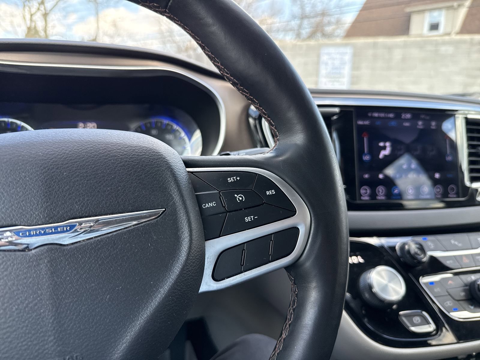 Used 2018 Chrysler Pacifica Touring-L Plus w/ Tire & Wheel Group image 31