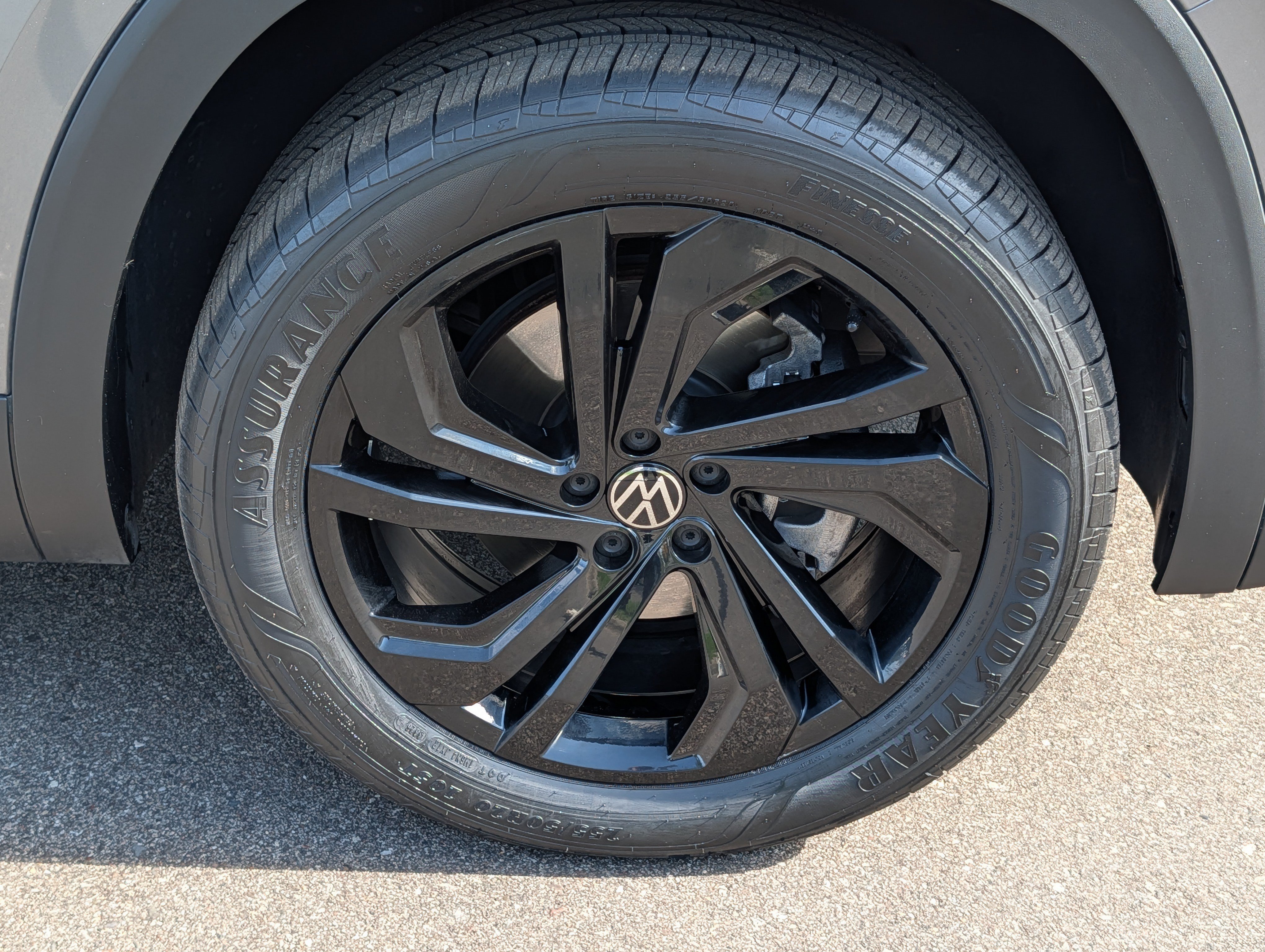 Certified 2023 Volkswagen Atlas SE w/ Black Wheel Package AWD/4WD image 15