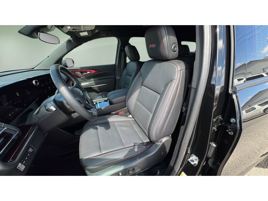 Certified 2025 Chevrolet Traverse Z71 w/ Driver Confidence Package image 24