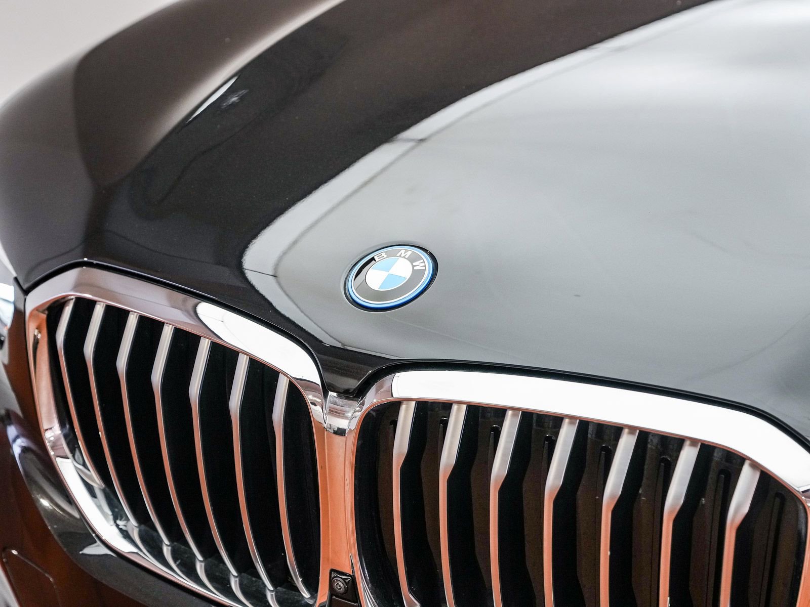 Certified 2023 BMW X5 xDrive45e w/ Climate Comfort Package image 9