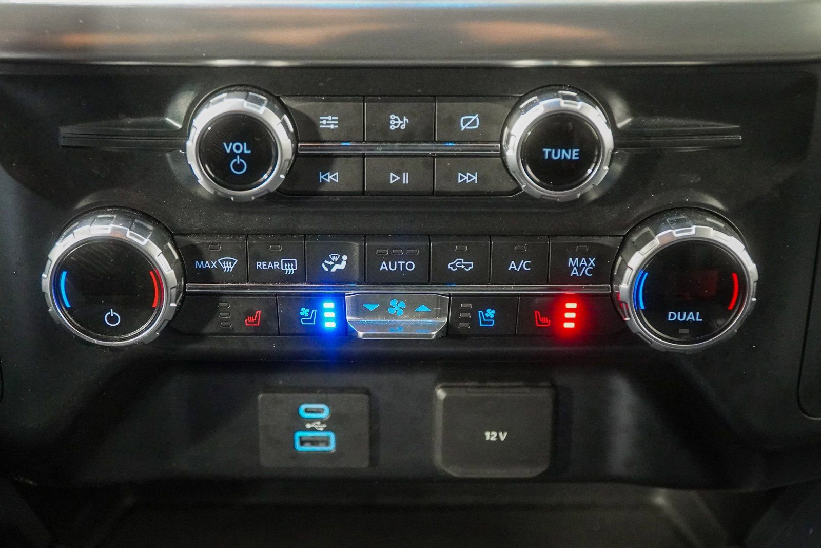 Used 2021 Ford F150 Lariat w/ Max Trailer Tow Package image 38