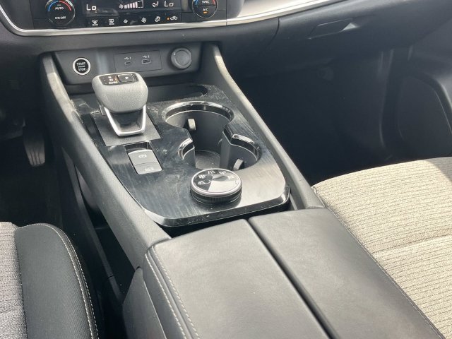 Used 2023 Nissan Rogue SV AWD/4WD image 16