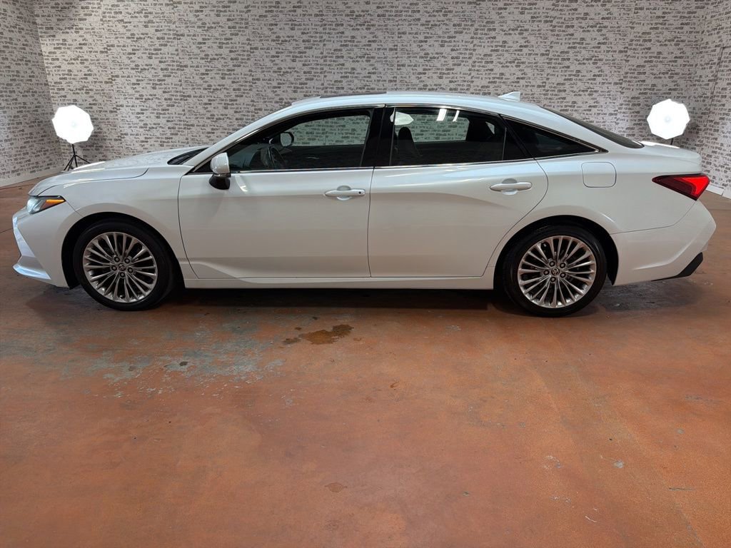 Used 2021 Toyota Avalon Limited FWD image 4