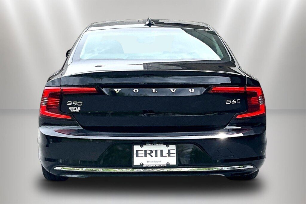 Used 2023 Volvo S90 B6 Plus AWD/4WD image 6