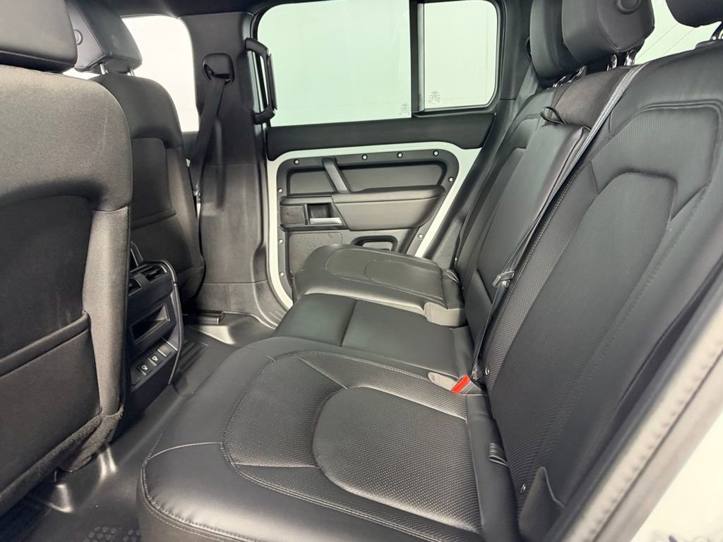 Used 2025 Land Rover Defender 110 S image 26