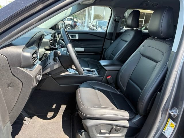 Used 2024 Ford Explorer XLT w/ Equipment Group 202A AWD/4WD image 20