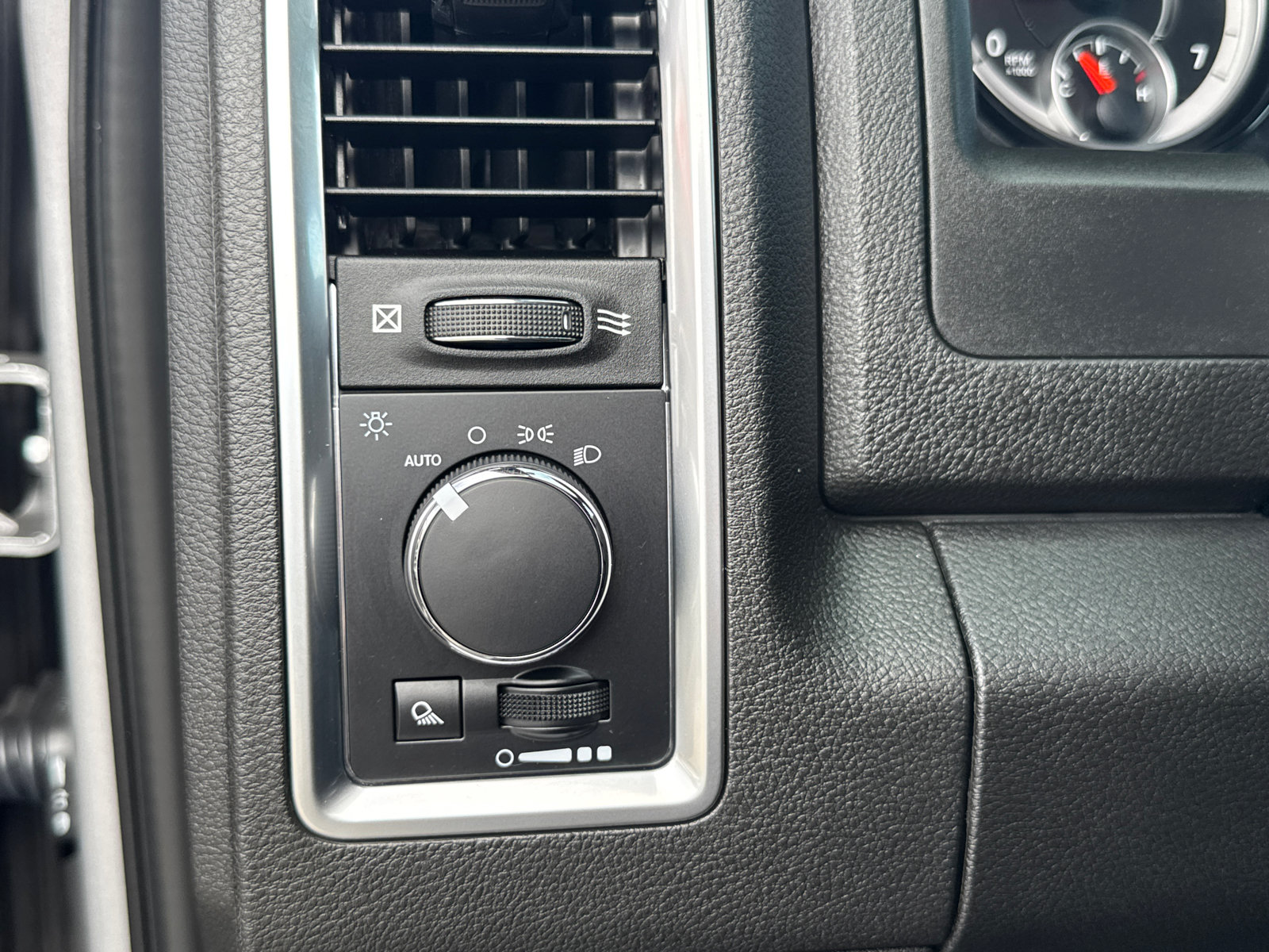 Used 2022 RAM 1500 Warlock AWD/4WD image 14