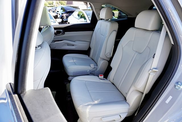Used 2025 Kia Sorento EX w/ Panoramic Sunroof Package FWD image 19