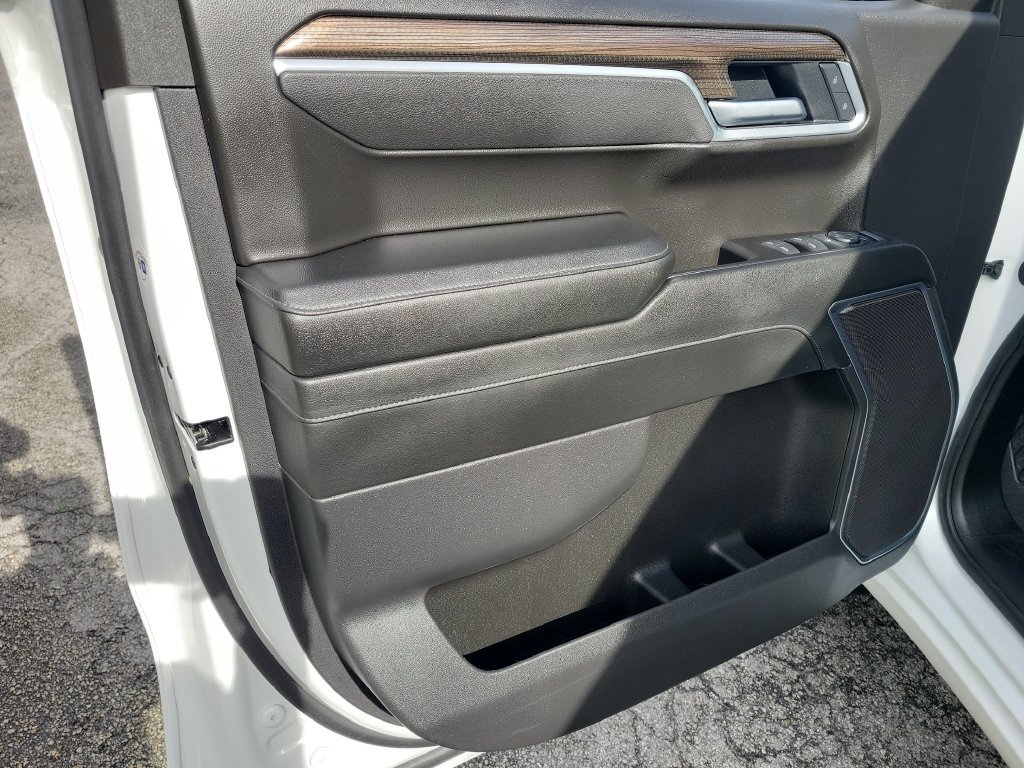 Used 2025 Chevrolet Silverado 1500 LT AWD/4WD image 19