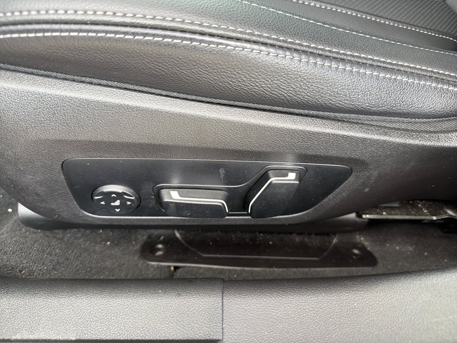 Certified 2026 BMW 330i Sedan RWD image 23
