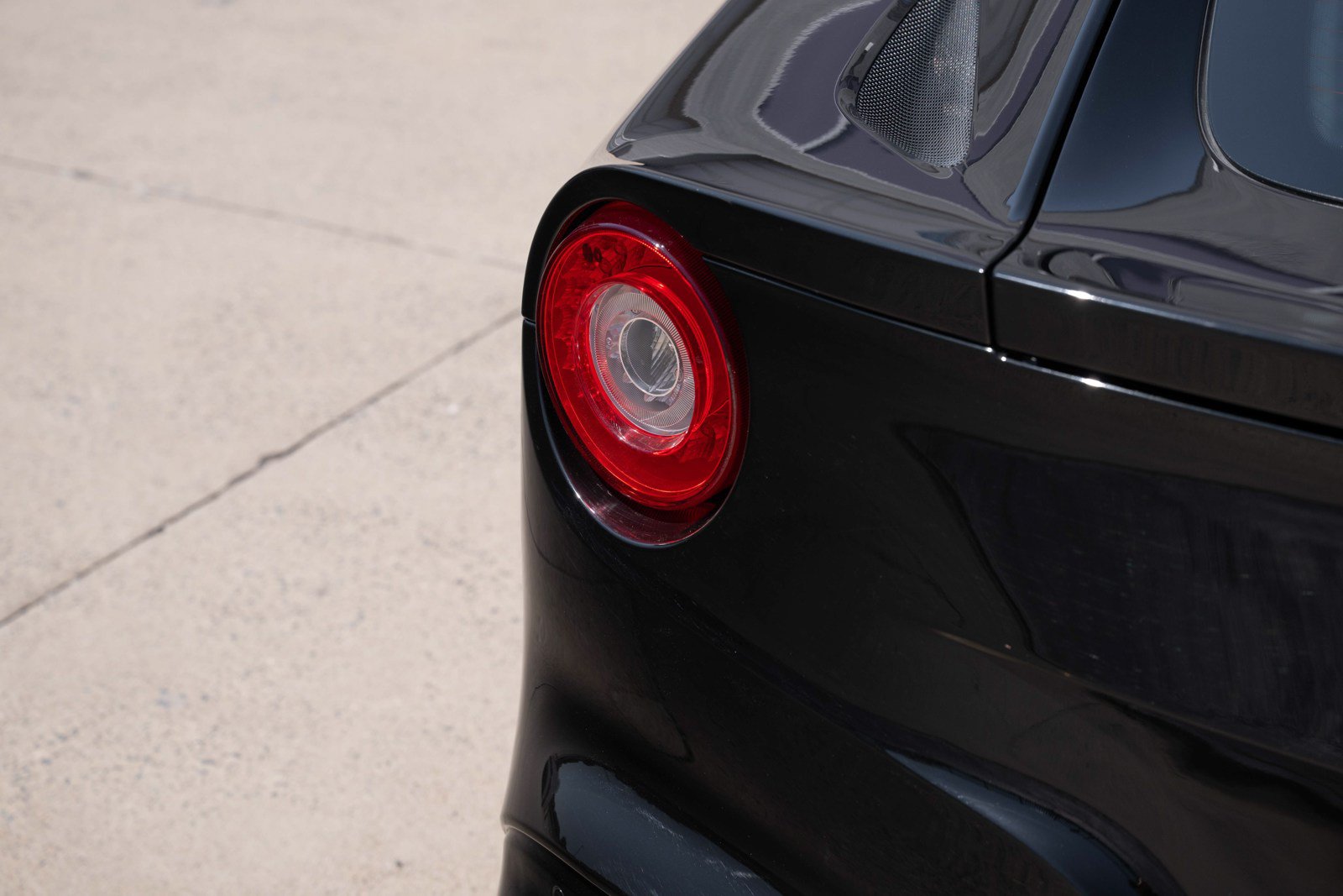 Used 2013 Ferrari F12 Berlinetta RWD image 23
