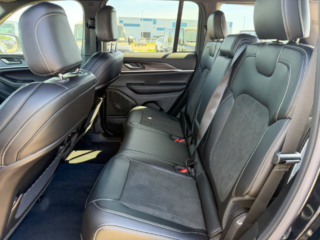 New 2026 Jeep Grand Cherokee Altitude AWD/4WD image 24